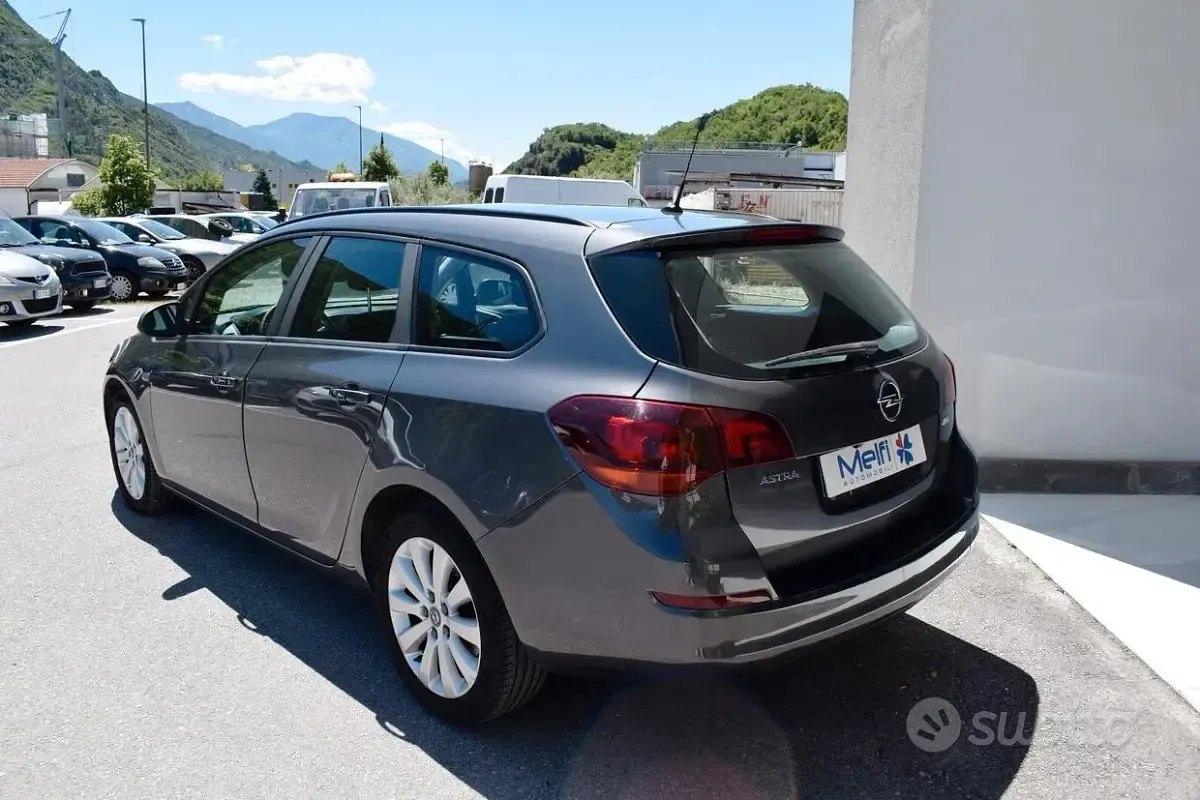 Usata Opel Astra Cosmo 125 CV (91 kW) 2011 Grigio Station wagon