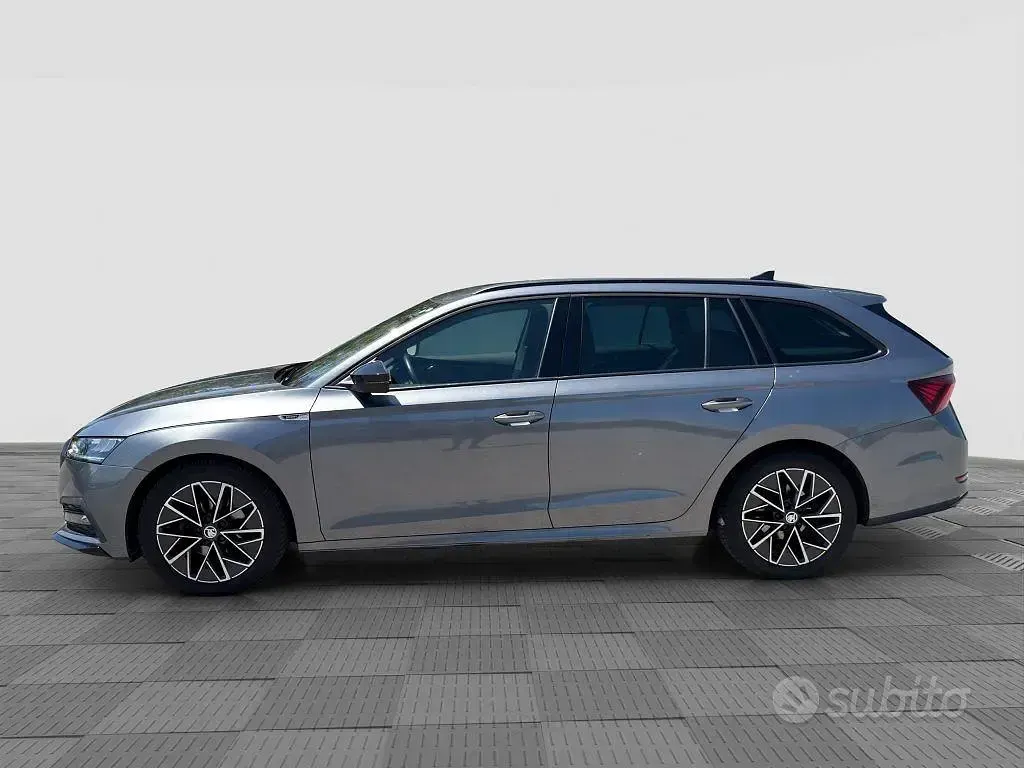 Usata Skoda Octavia SportLine 150 CV (110 kW) 2023 Grigio graphite Station wagon