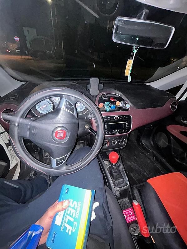 Usata Fiat Punto 77 CV (56 kW) 2010 Bianco Utilitaria