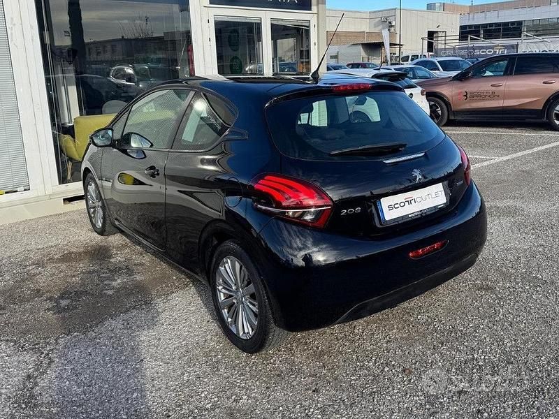 Usata Peugeot 208 Active 95 CV (69 kW) 2017 Nero Utilitaria