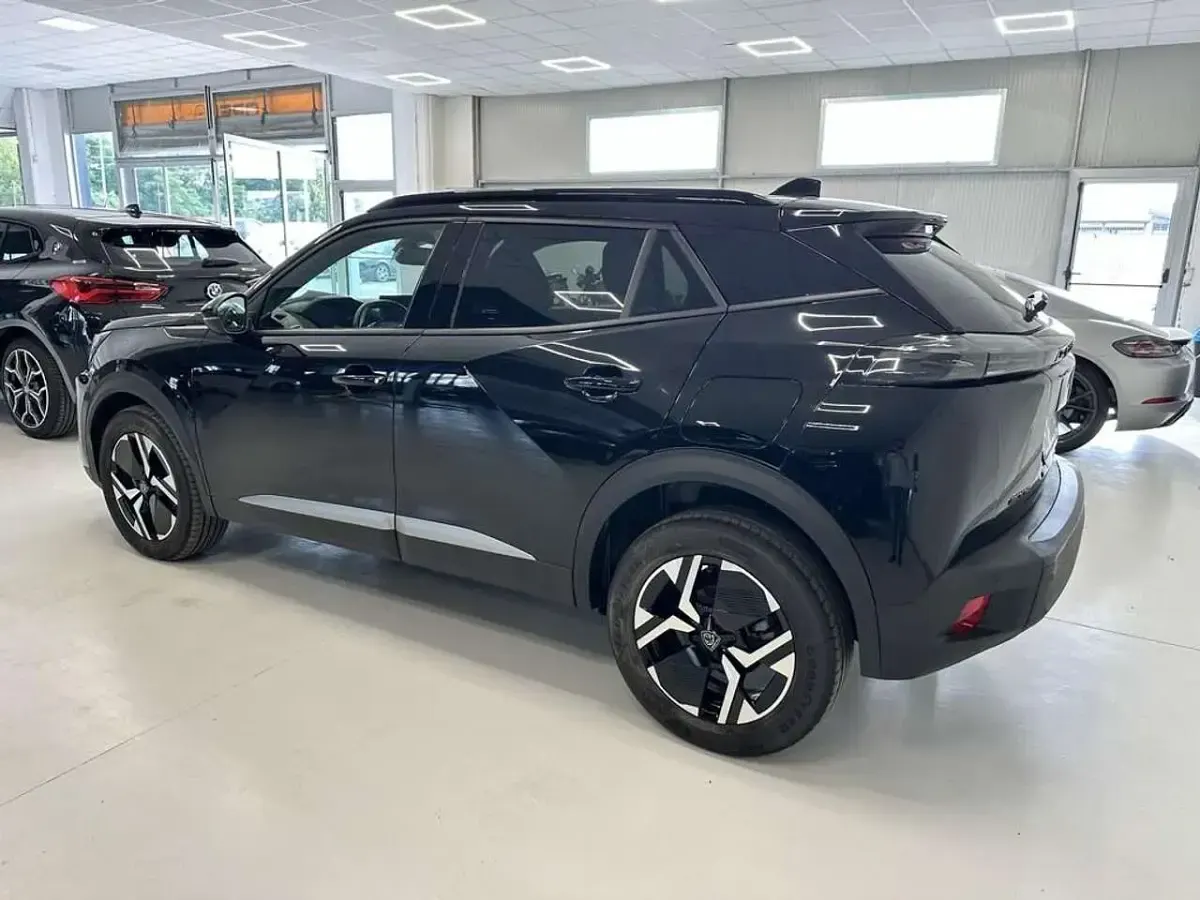 Usata Peugeot 2008 Allure 101 CV (74 kW) 2025 Nero SUV