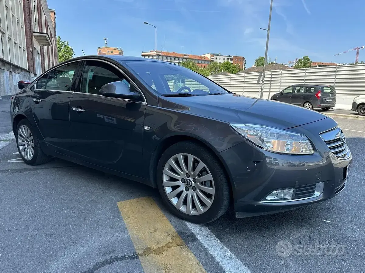 Usata Opel Insignia Cosmo 179 CV (131 kW) 2010 Grigio Berlina