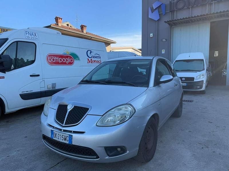 Usata Lancia Ypsilon 60 CV (44 kW) 2007 Argento Utilitaria