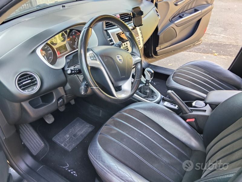 Usata Lancia Delta 165 CV (121 kW) 2009 Grigio Utilitaria