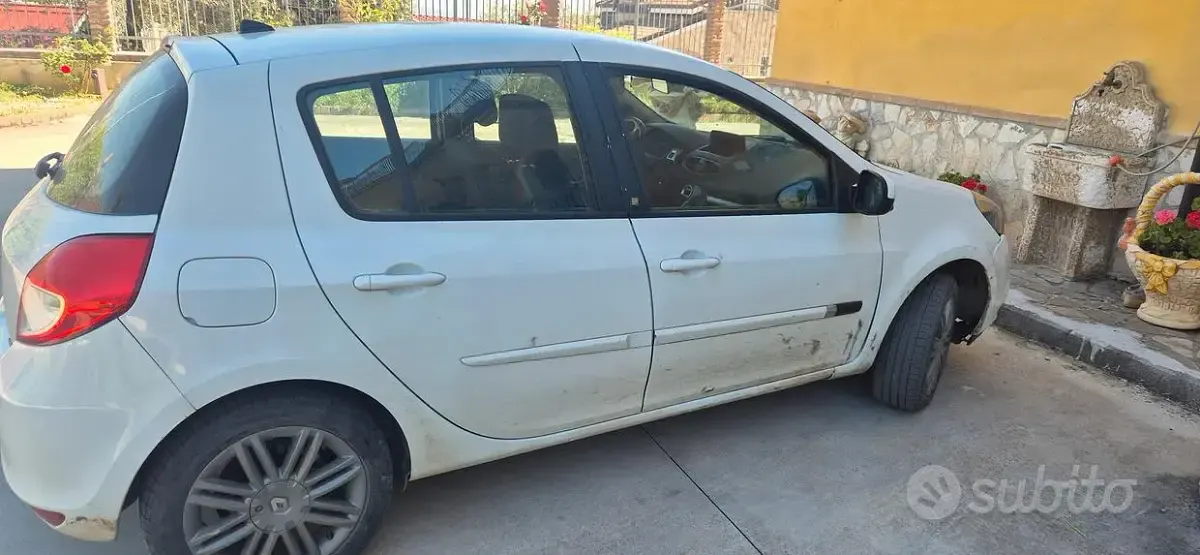 Usata Renault Clio III 75 CV (55 kW) 2011 Berlina