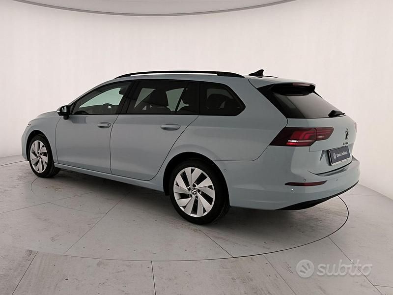 Nuova VW Golf VIII Edition 150 CV (110 kW) 2025 Crystal ice blue metallizzato Station wagon