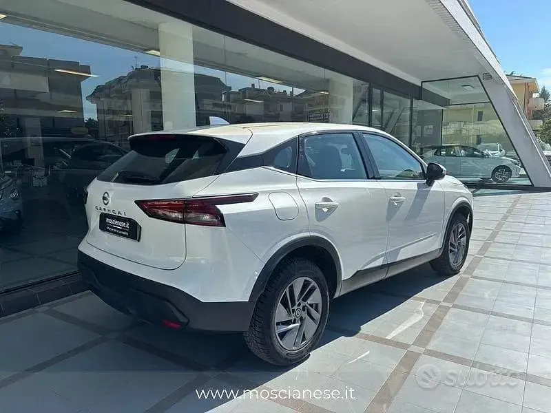 Usata Nissan Qashqai Acenta Premium 140 CV (102 kW) 2021 Bianco SUV