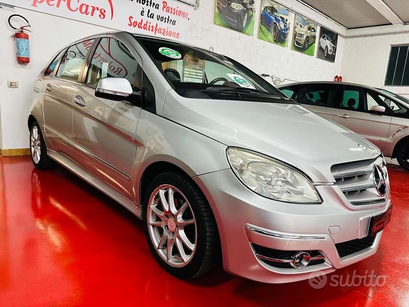 Usata Mercedes B180 Premium 109 CV (80 kW) 2010 Grigio Monovolume