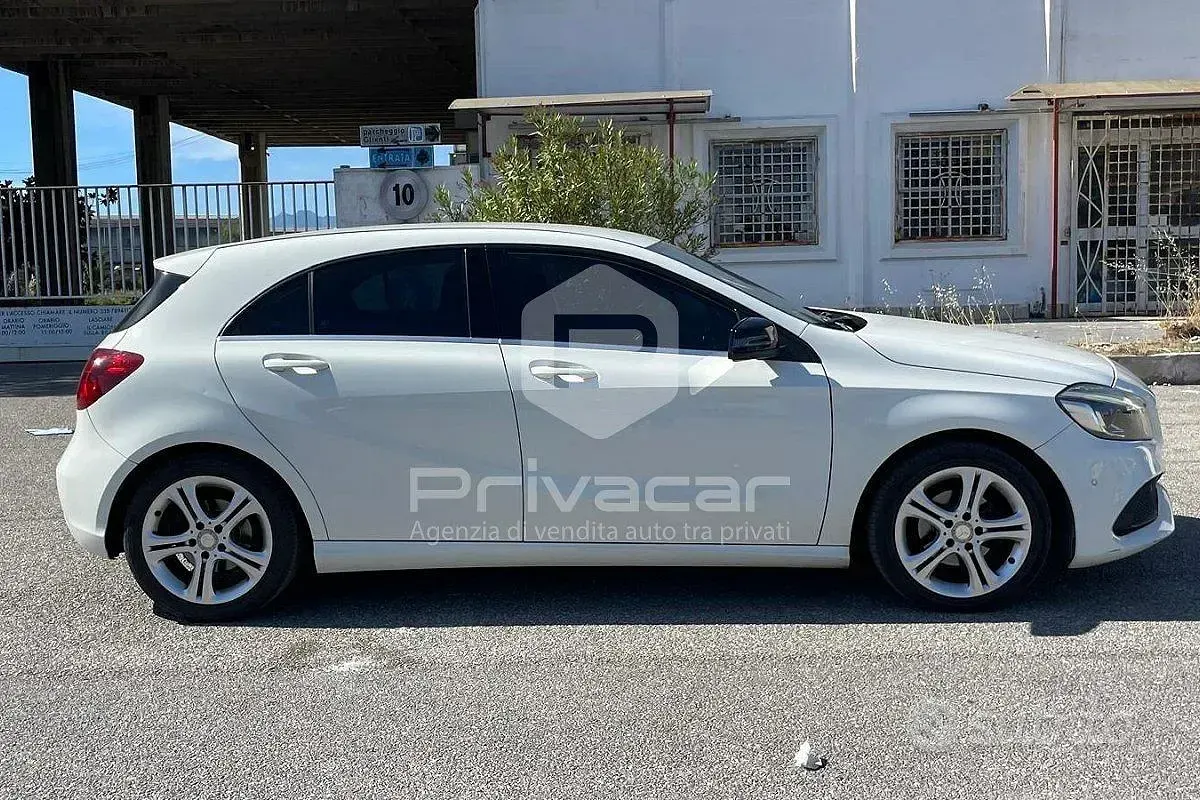 Usata Mercedes A180 109 CV (80 kW) 2015 Bianco Utilitaria