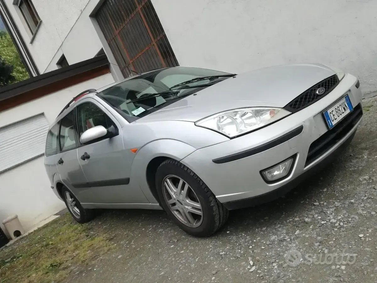 Usata Ford Focus 116 CV (85 kW) 2003 Grigio Station wagon
