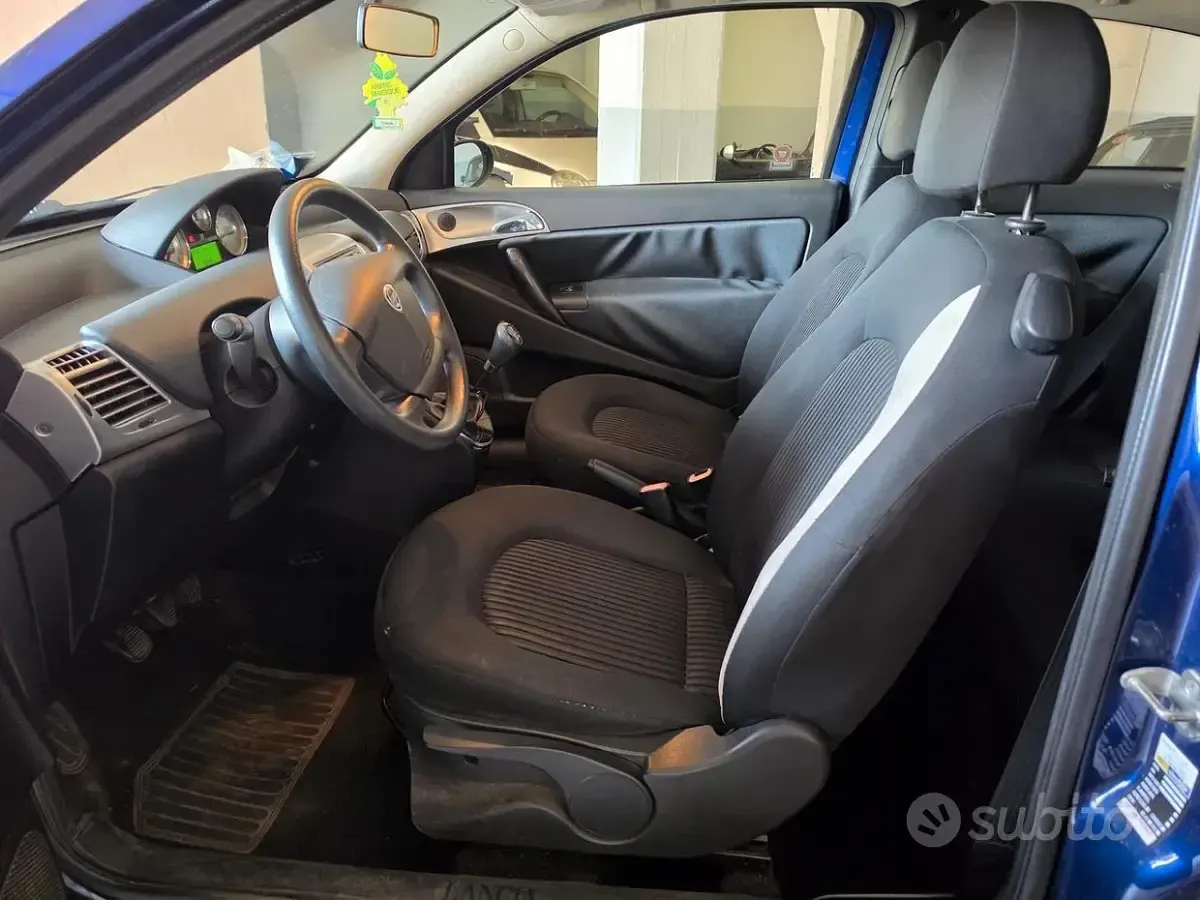 Usata Lancia Ypsilon 90 CV (66 kW) 2009 Bluazzurro Utilitaria
