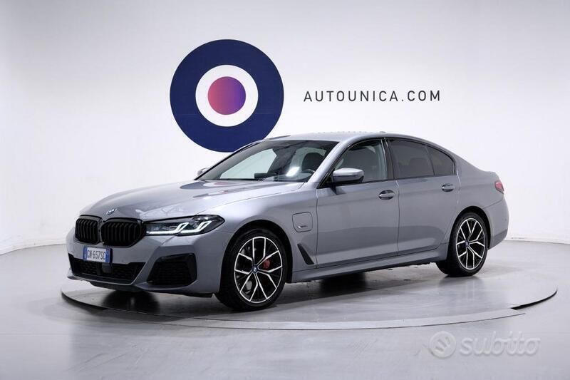 Grigio Usata 2023 BMW 530e M Sport Tre volumi | 38.900 € (Ottimo prezzo) - Immagine 1/4