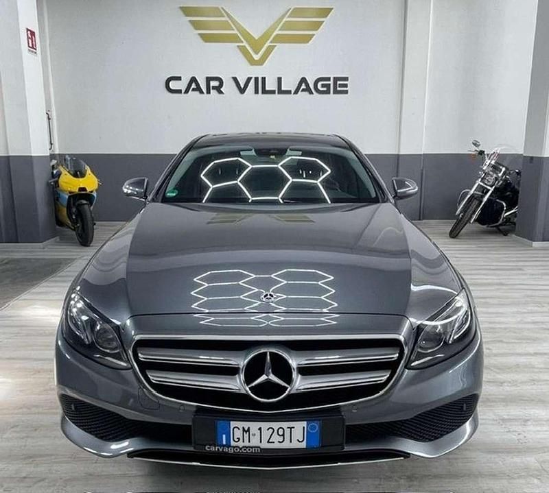 Grigio Usata 2018 Mercedes E200 Business Tre volumi | 22.000 € - Immagine 1/4