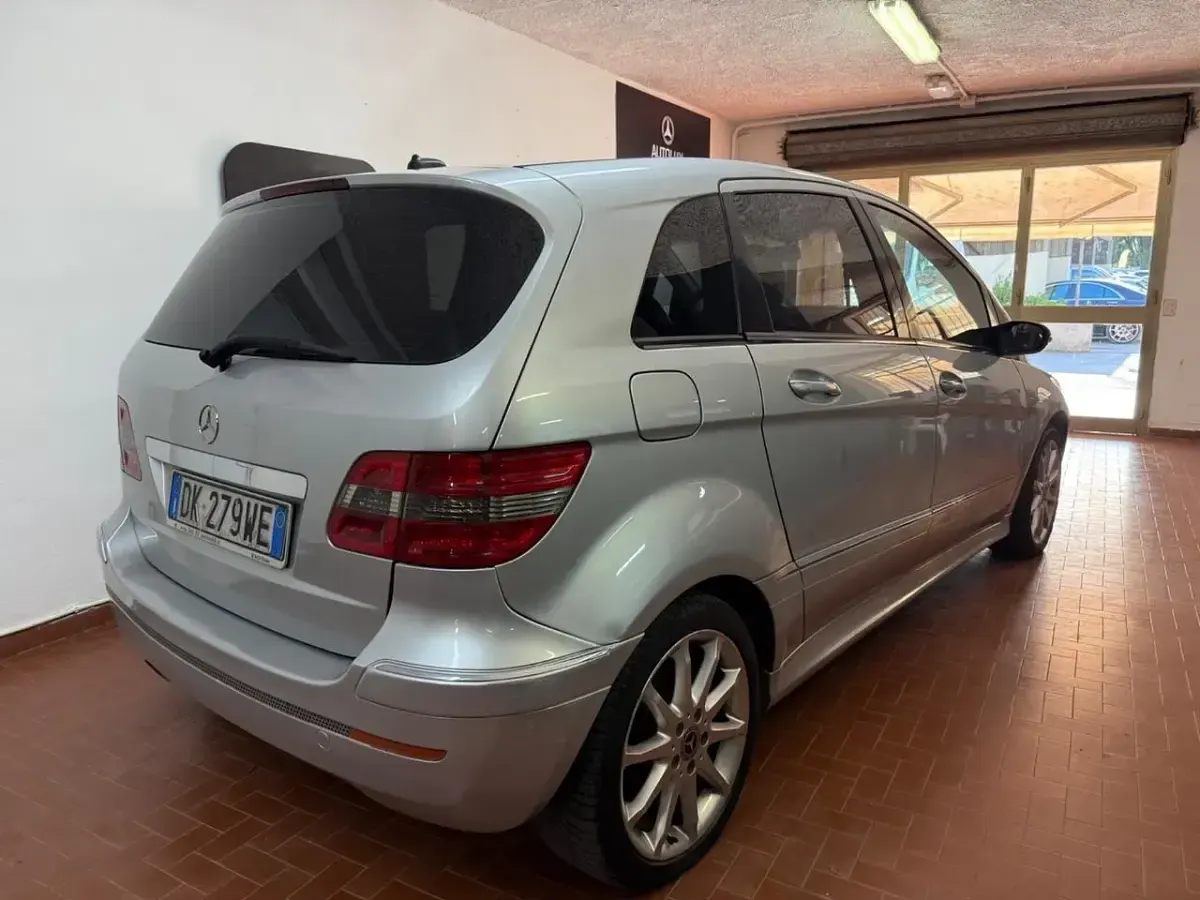 Usata Mercedes B180 109 CV (80 kW) 2007 Argento Monovolume