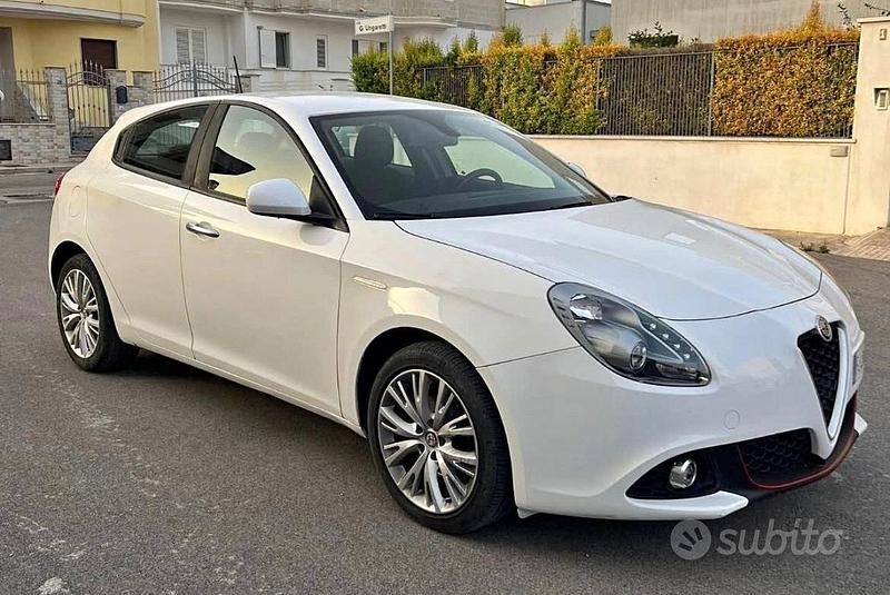 Bianco Usata 2017 Alfa Romeo Giulietta Super Due volumi | 9800 € (Ottimo prezzo) - Immagine 1/4