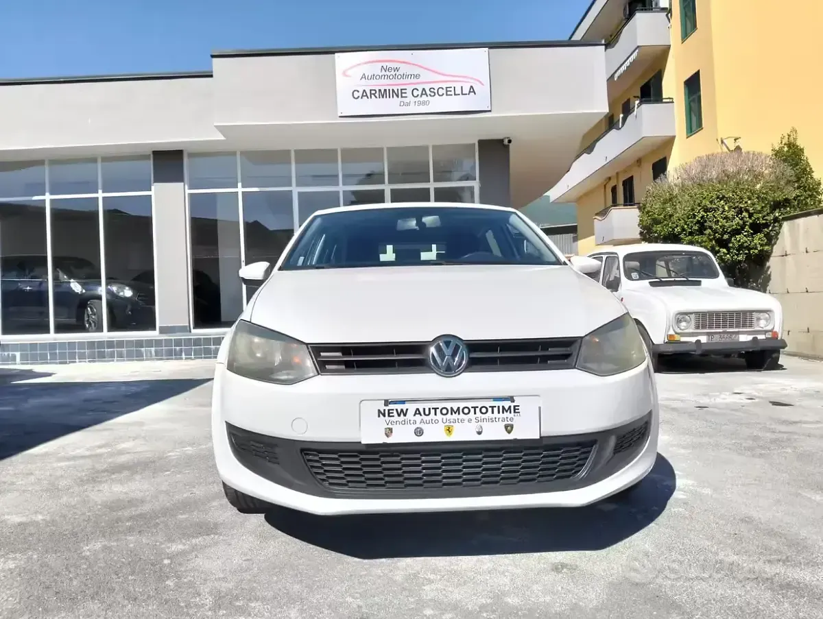 Käytetty VW Polo 75 HP (55 kW) 2013 Valkoinen Viistoperä