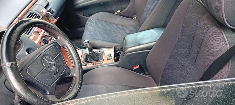 Usata Mercedes E220 143 CV (105 kW) 2000 Berlina
