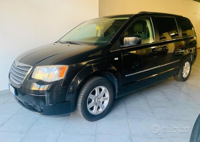 Nero Usata 2011 Chrysler Grand Voyager Limited Monovolume | 6990 € (Molto cara) - Immagine 1/4