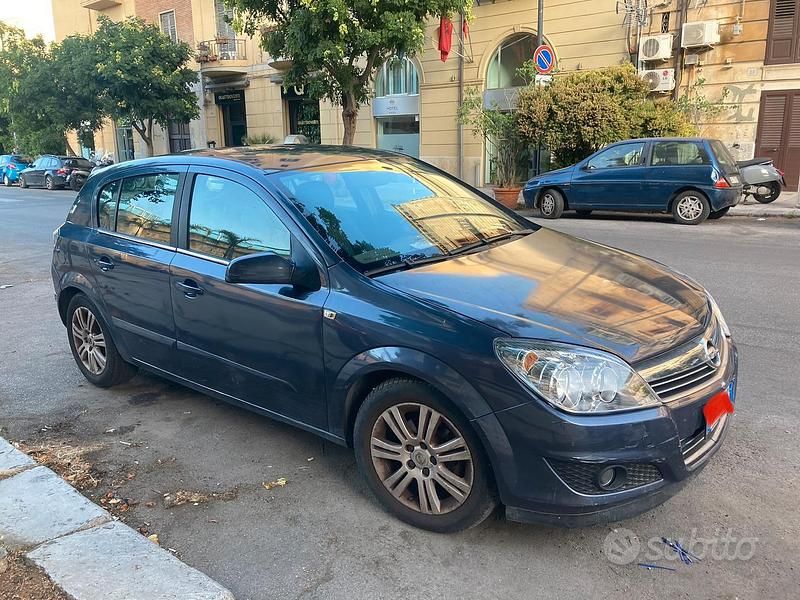 Usata Opel Astra 101 CV (74 kW) 2008 Blu Berlina