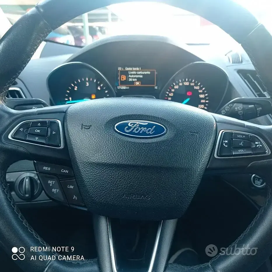 Usado Ford Kuga Business Edition 120 CV (88 kW) 2018 Negro SUV