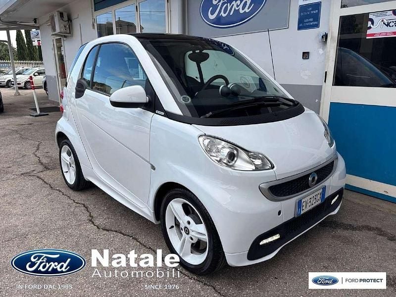 Bianco Usata 2012 Smart ForTwo Coupé Utilitaria | 8500 € (Cara) - Immagine 1/4