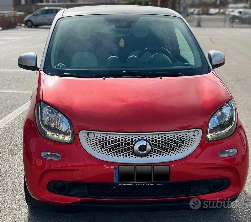 Usata Smart ForFour 71 CV (52 kW) 2015 Rosso Utilitaria