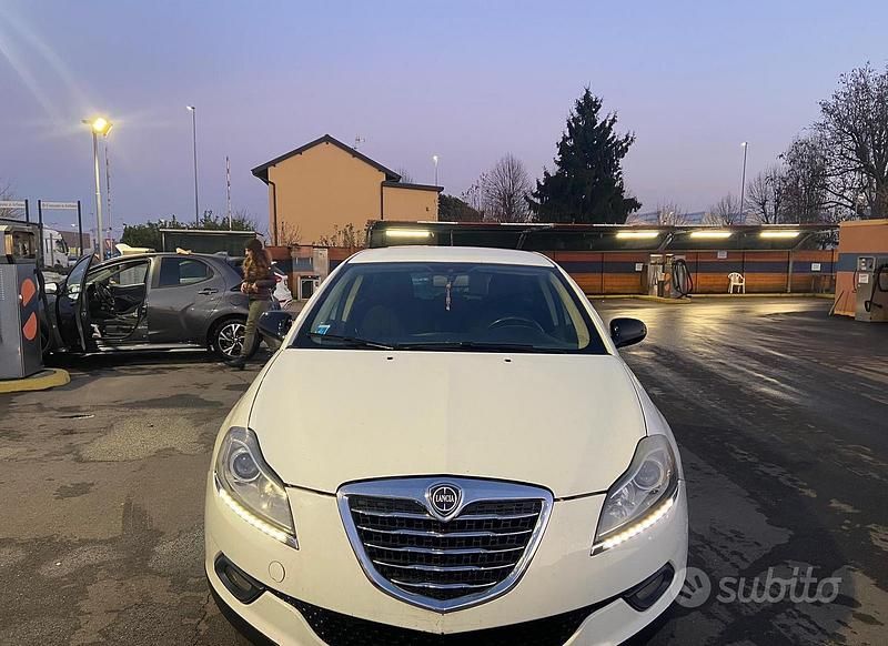 Bianco Usata 2012 Lancia Delta Due volumi | 2600 € - Immagine 1/4