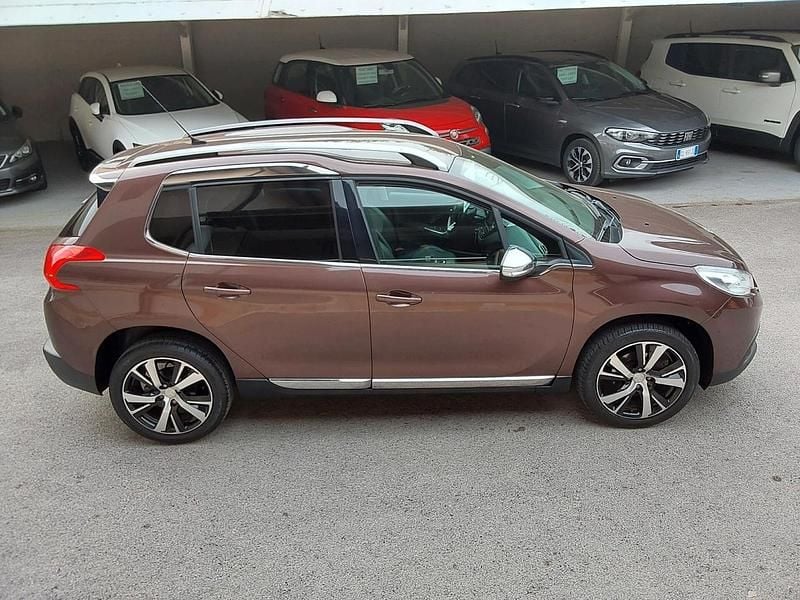 Usata Peugeot 2008 Allure 92 CV (67 kW) 2015 Marrone SUV