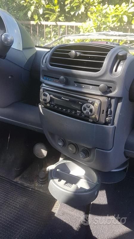 Begagnad Smart ForFour 2002 Grå Halvkombi