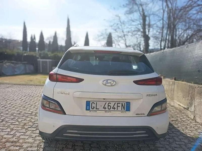 Usata Hyundai Kona 100 kW (136 CV) 2022 Bianco SUV