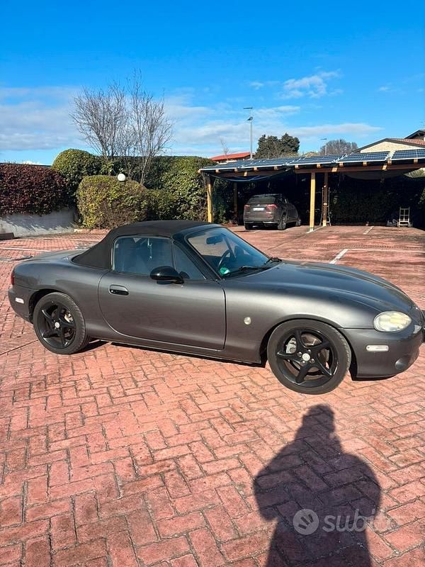 Usata Mazda MX5 Inclusive 145 CV (106 kW) 2003 Grigio Cabrio