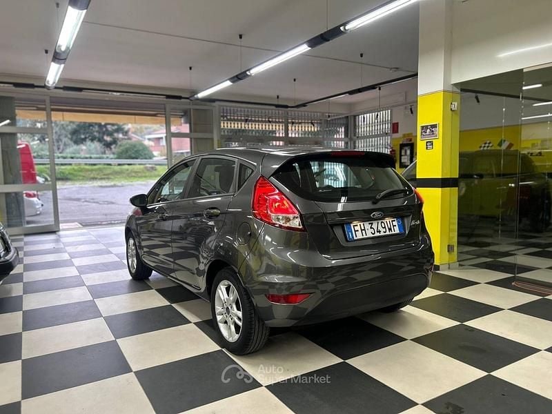 Usata Ford Fiesta Titanium 75 CV (55 kW) 2017 Gray Berlina