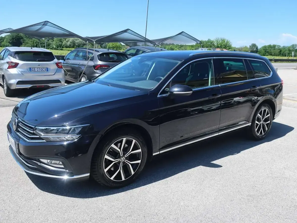 Usata VW Passat Executive 150 CV (110 kW) 2021 Nero Station wagon