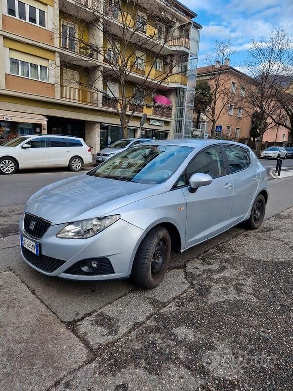 Grigio Usata 2009 Seat Ibiza Due volumi | 4500 € (Ottimo prezzo) - Immagine 1/1