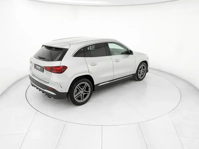 Usata Mercedes GLA200 Advanced Plus 150 CV (110 kW) 2024 Argento SUV
