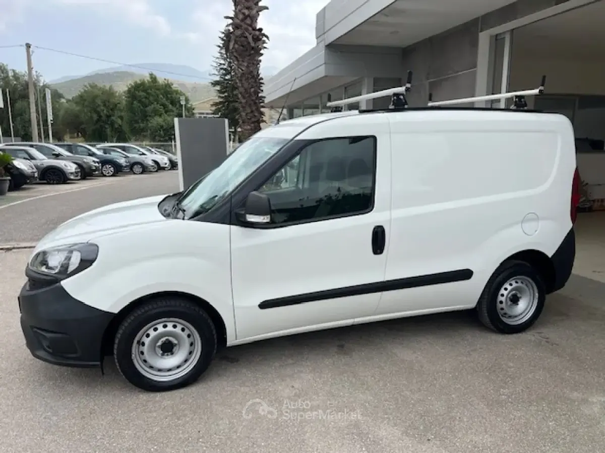 Usata Fiat Doblò Business 95 CV (69 kW) 2019 Bianco pastello Monovolume