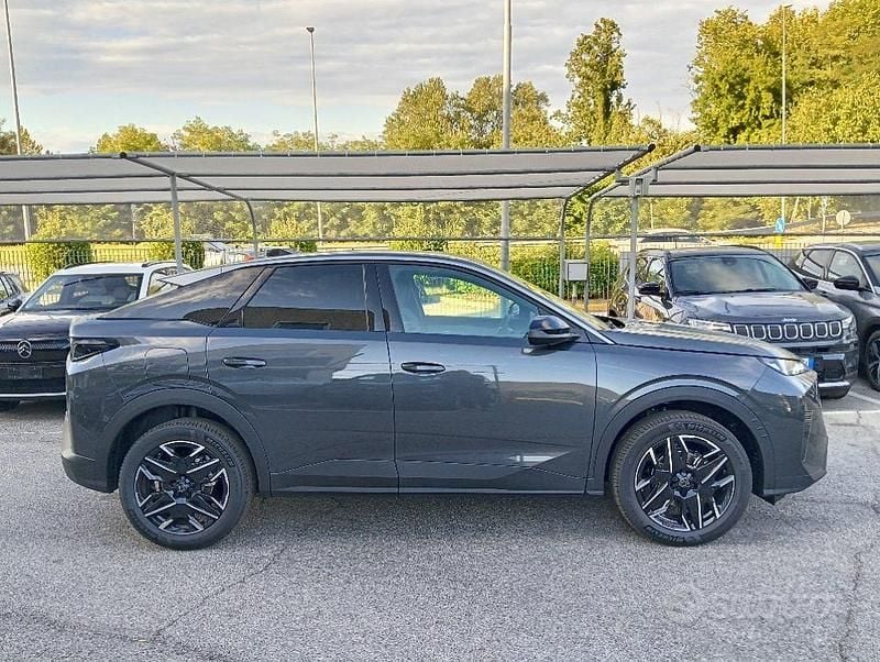 Nuova Peugeot 3008 Allure 136 CV (100 kW) 2025 Blu scuro metallizzato SUV