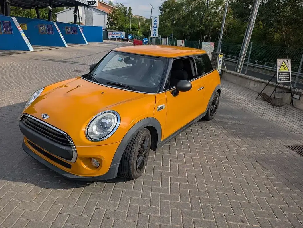 Usata Mini ONE 75 CV (55 kW) 2015 Arancione Utilitaria