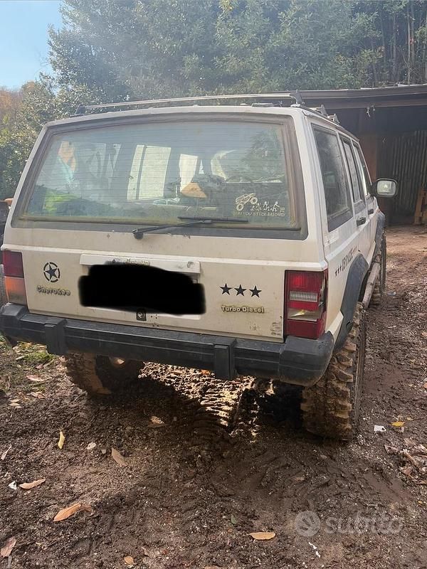 Usata Jeep Cherokee 80 CV (58 kW) 1987 Grigio SUV
