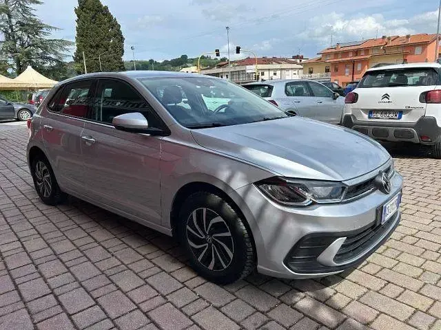 Usata VW Polo Life 90 CV (66 kW) 2024 Argento Utilitaria