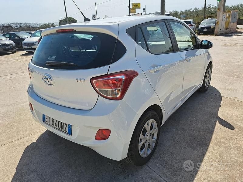 Usata Hyundai i10 67 CV (49 kW) 2014 Bianco Utilitaria