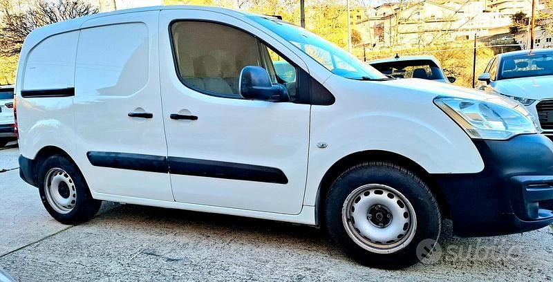 Gebraucht Peugeot Partner 99 PS (72 kW) 2016 Weiß Van / Kleinbus