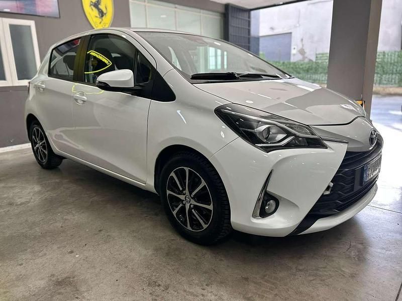 Usata Toyota Yaris Active 72 CV (52 kW) 2019 Bianco Berlina