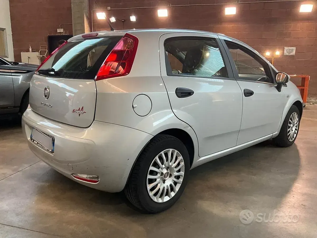 Usata Fiat Punto Street 75 CV (55 kW) 2015 Grigio Utilitaria