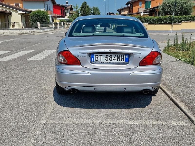 Usata Jaguar X-type 230 CV (169 kW) 2001 Grigio Berlina