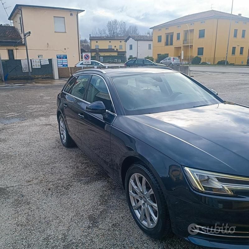 Usata Audi A4 Business 122 CV (89 kW) 2018 Blu Station wagon