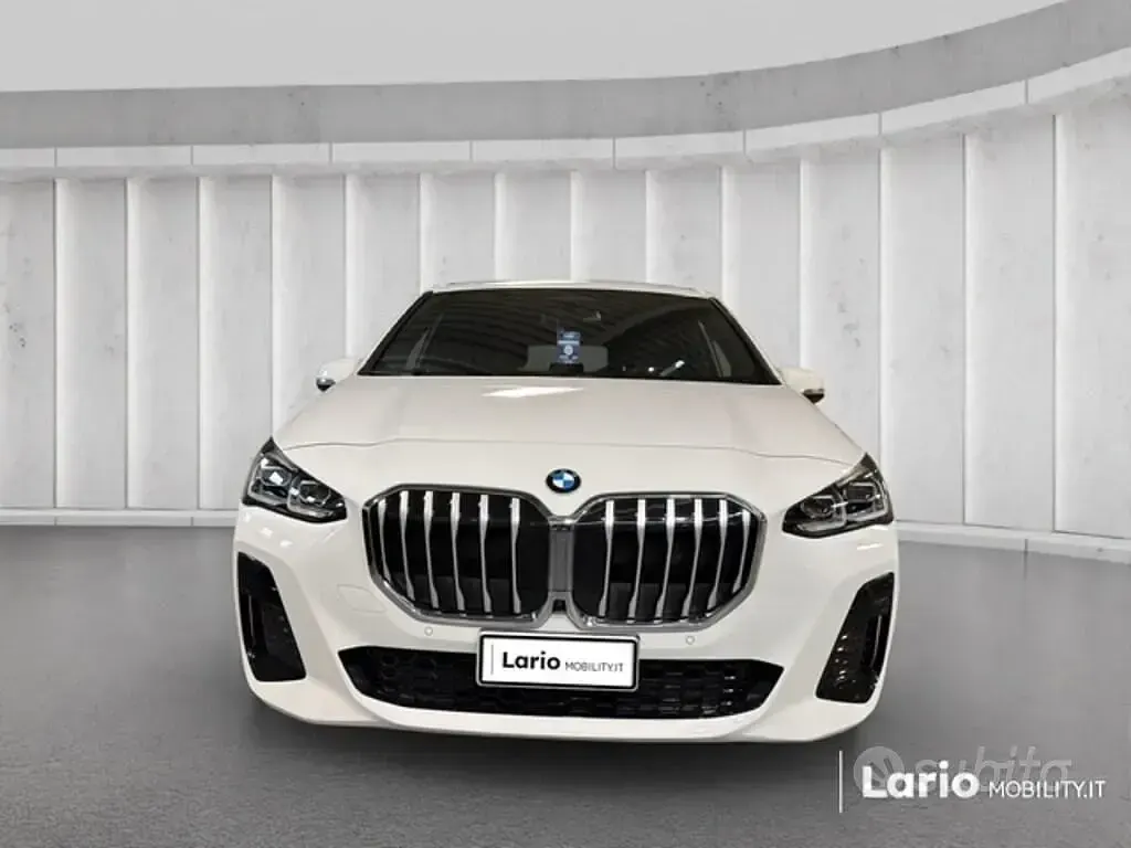 Gebraucht BMW 218 Active Tourer M Sport 150 PS (110 kW) 2025 Weiß Van / Kleinbus
