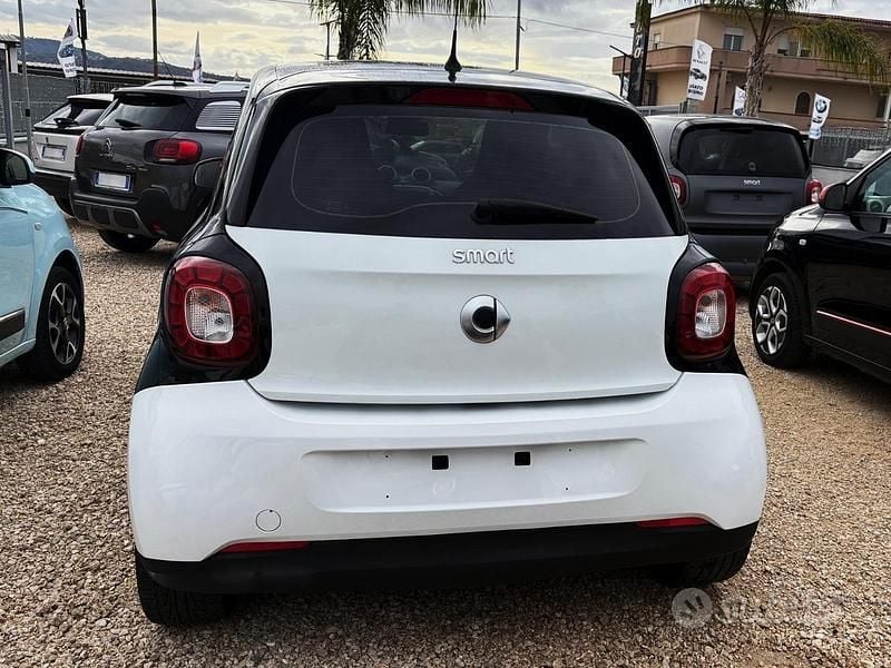 Usata Smart ForFour 71 CV (52 kW) 2016 Bianco Utilitaria