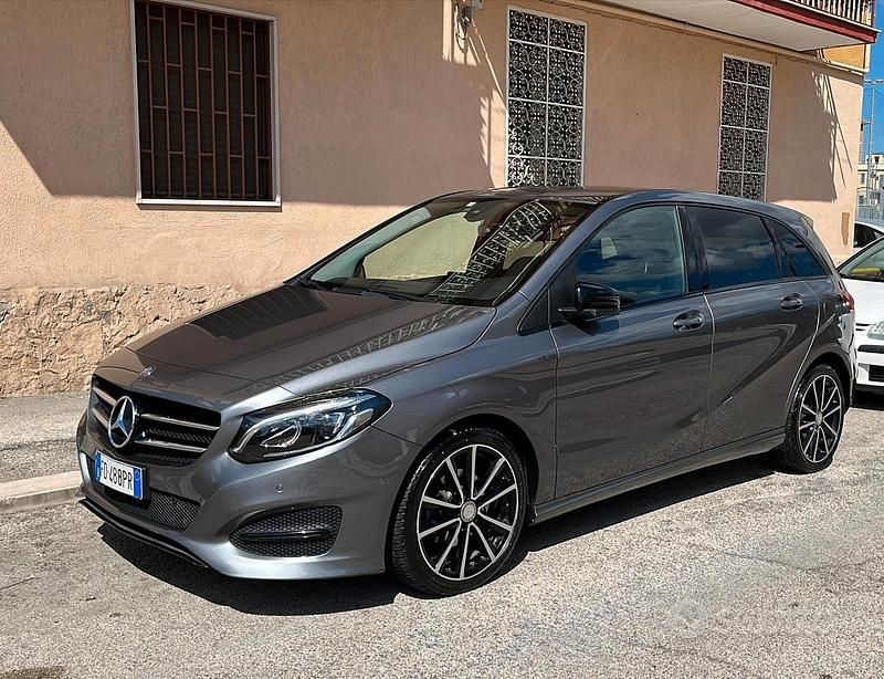 Usata Mercedes B200 2016 Grigio Monovolume