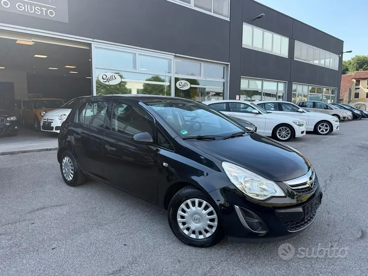 Usata Opel Corsa 85 CV (62 kW) 2013 Nero Utilitaria
